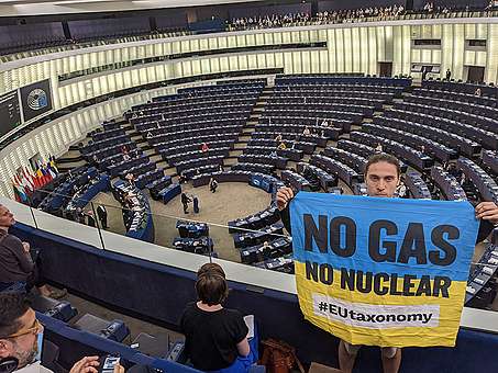 Taxonomy: Putin and polluters lose key vote in EU Parliament - Greenpeace  European Unit